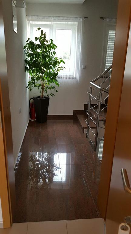 Haus Ella Apartamento Novi Vinodolski Exterior foto